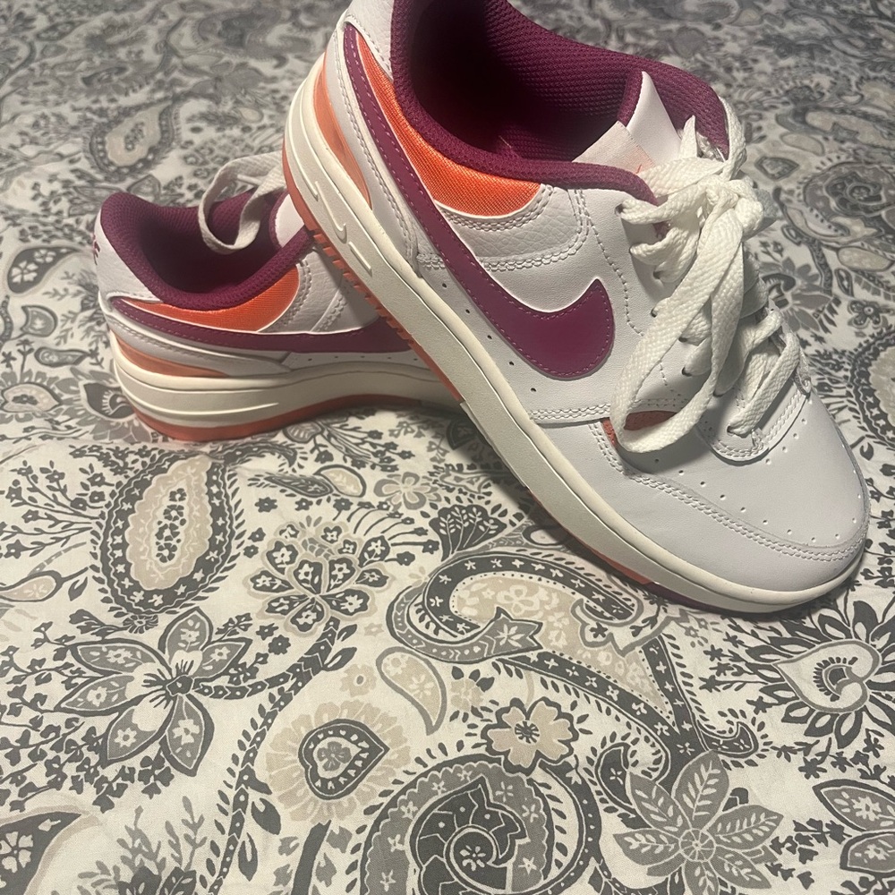 Nike Women's White and Pink Sneakers